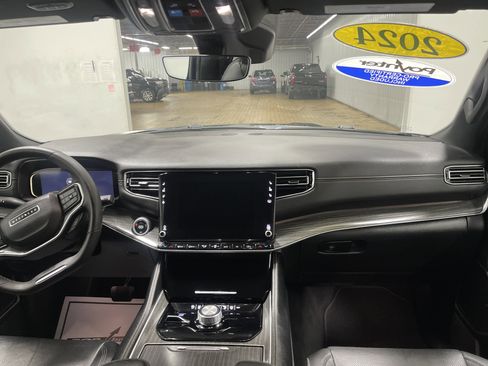 Used 2024 Jeep Wagoneer L Series II w/ Flexible Seating Group image 23