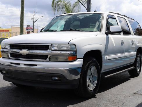 Used 2005 Chevrolet Suburban LT w/ Preferred Equipment Group RWD image 2