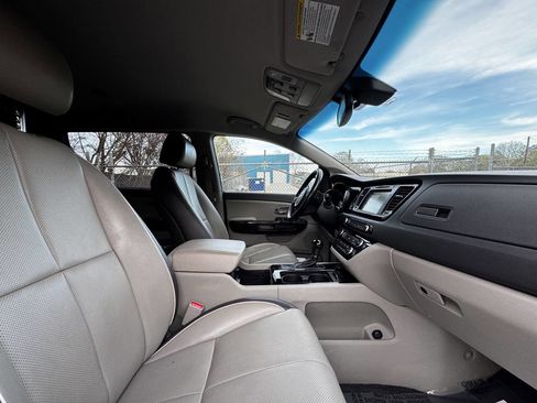 Used 2016 Kia Sedona SX image 13