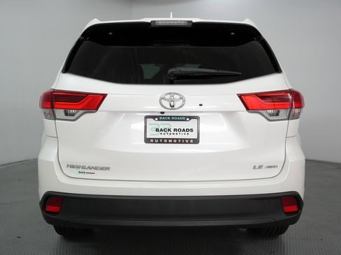 Used 2018 Toyota Highlander Plus image 8