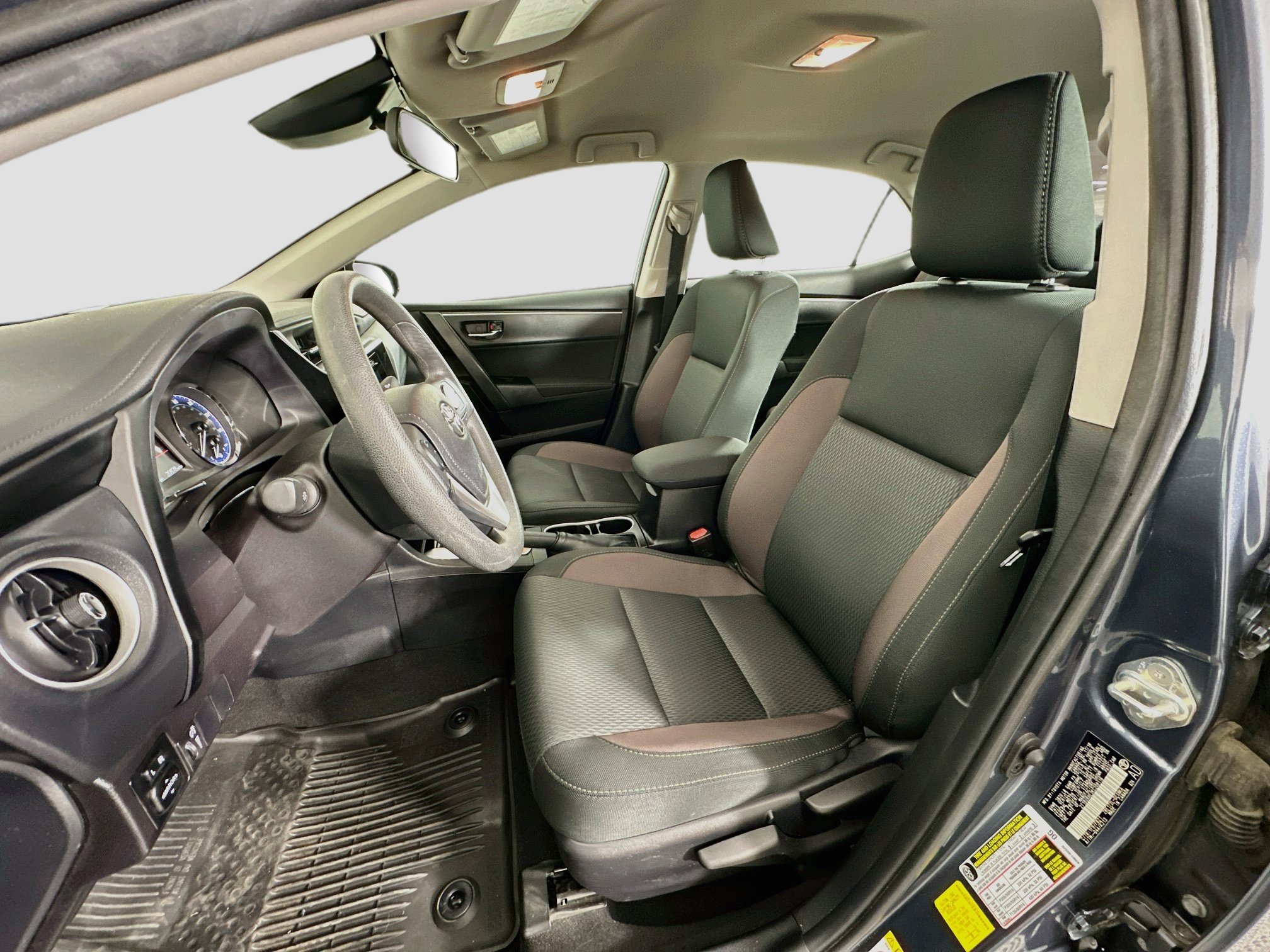Used 2019 Toyota Corolla LE FWD image 13