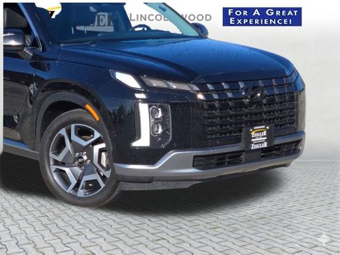 Used 2023 Hyundai Palisade Limited FWD image 2