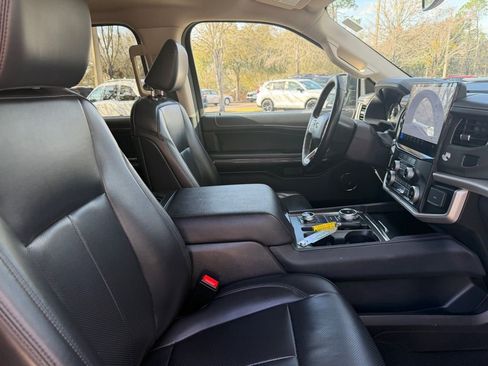 Used 2024 Ford Expedition Max XLT image 12