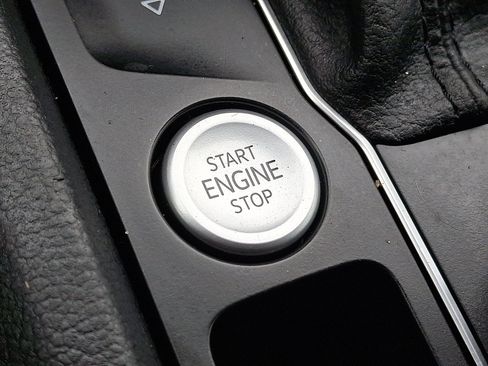 Used 2021 Volkswagen Atlas SE w/ Panoramic Sunroof Package image 25