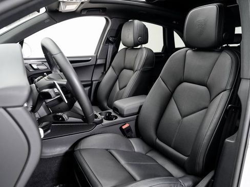 Used 2025 Porsche Macan image 5