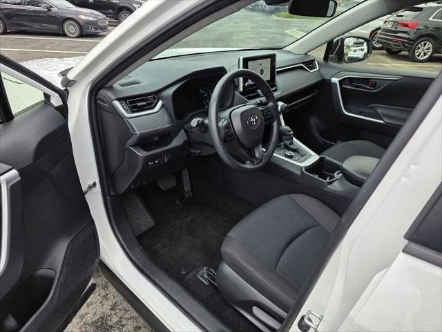 Used 2025 Toyota RAV4 LE AWD/4WD image 18
