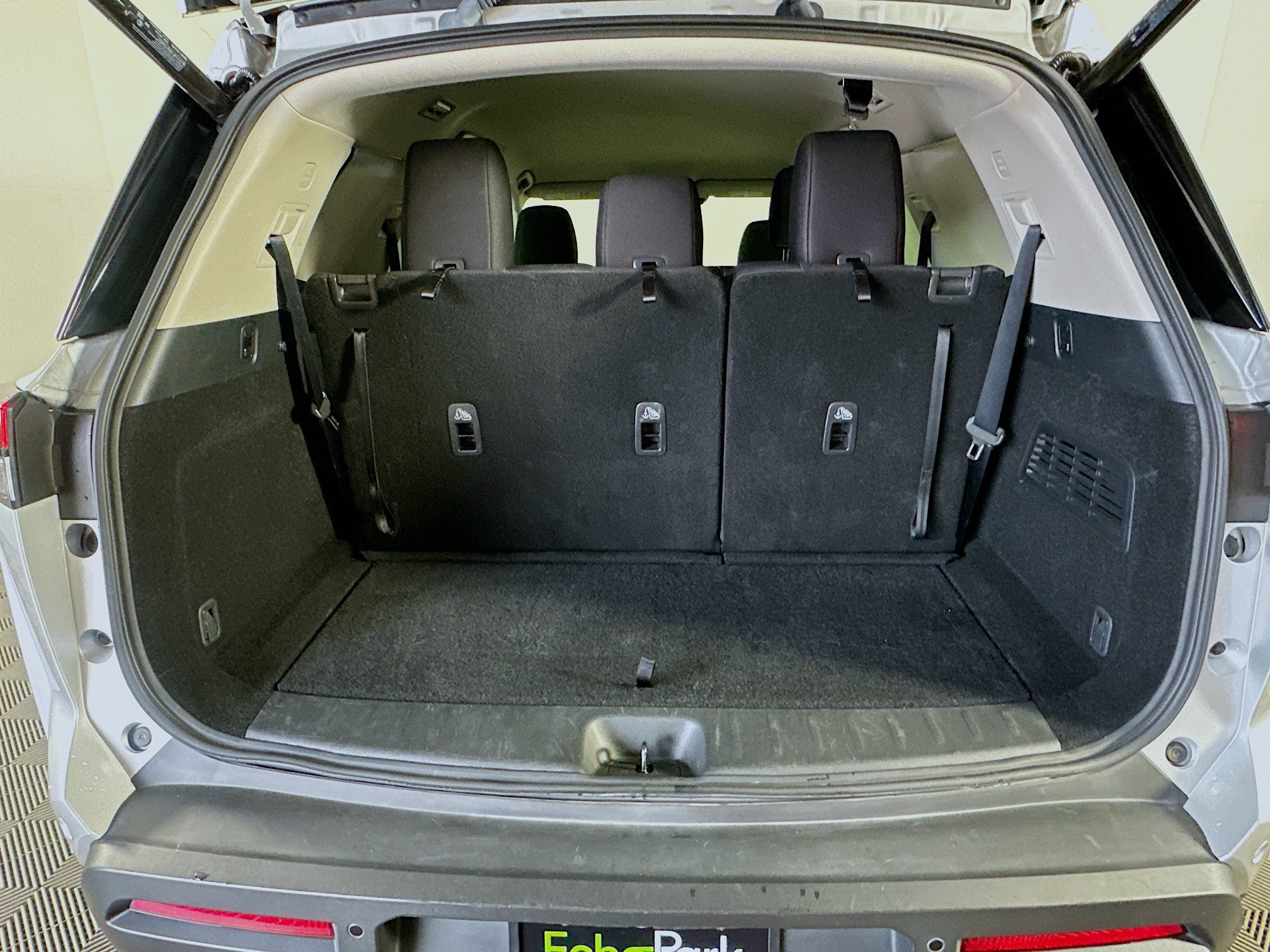 Used 2025 Nissan Pathfinder SV FWD image 30