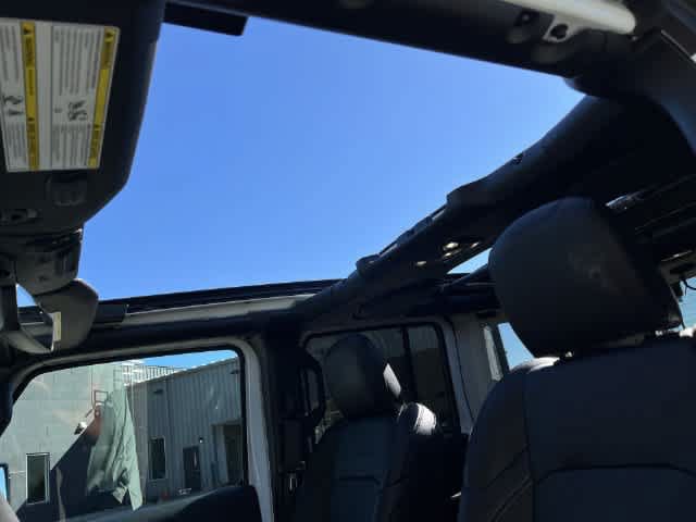 Used 2023 Jeep Wrangler Unlimited Sahara AWD/4WD image 17