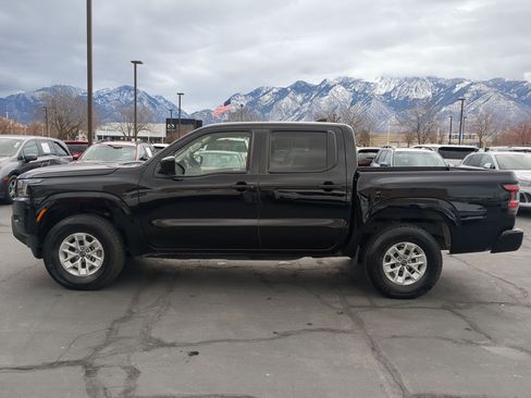 Used 2024 Nissan Frontier SV image 9