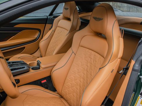 Used 2025 Aston Martin Vanquish RWD image 19