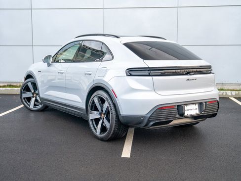 New 2026 Porsche Macan 4 Electric image 3