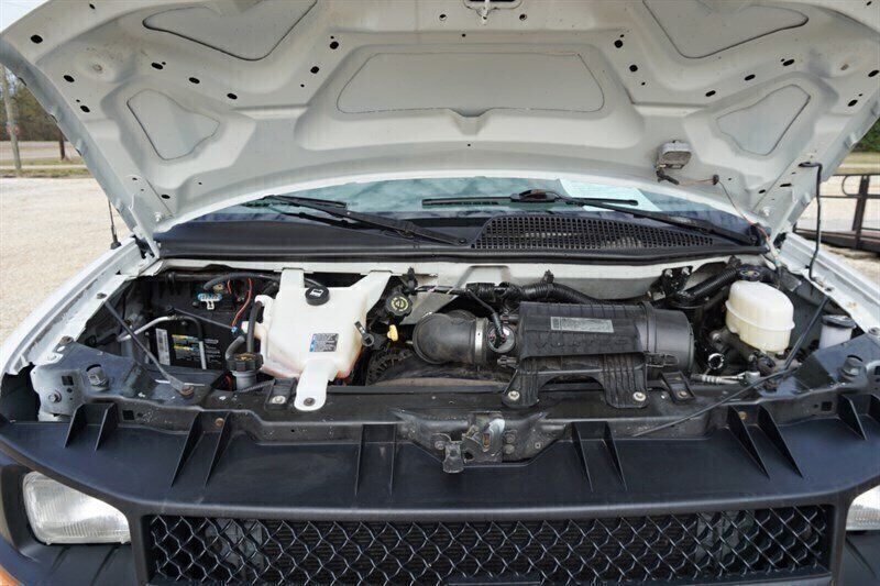 Used 2010 Chevrolet Express 1500 RWD image 27
