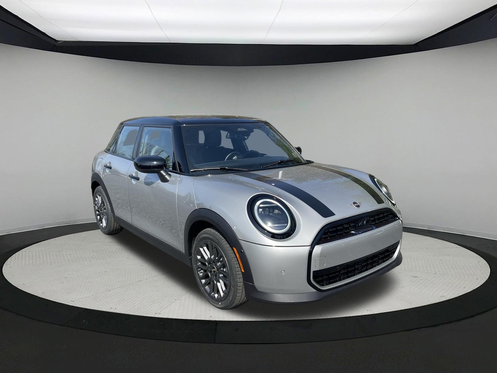 Used 2026 MINI Cooper 4-Door Hardtop FWD image 3