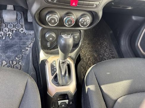Used 2015 Jeep Renegade Latitude w/ Cold Weather Group AWD/4WD image 22