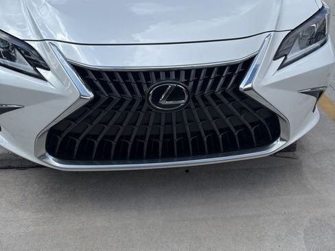 Used 2025 Lexus ES 300h w/ Premium Package FWD image 6