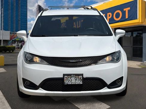 Used 2018 Chrysler Pacifica Touring-L w/ Premium Audio Group FWD image 7