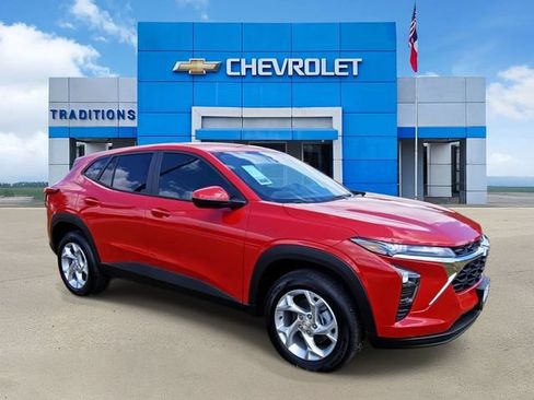 New 2026 Chevrolet Trax LS w/ LS Convenience Package FWD image 2