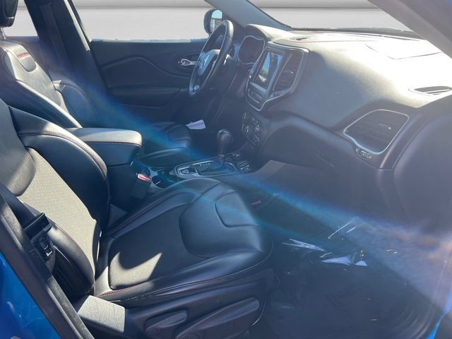Used 2019 Jeep Cherokee Trailhawk AWD/4WD image 16