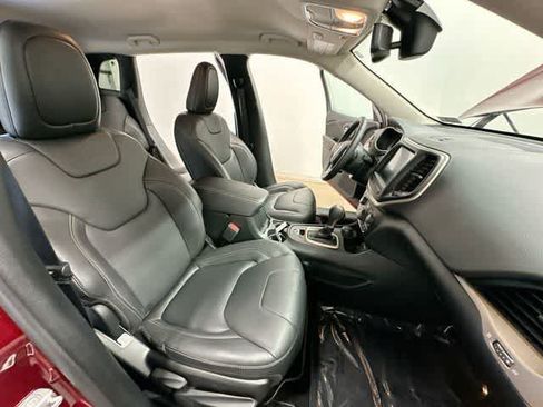 Used 2018 Jeep Cherokee Limited AWD/4WD image 22