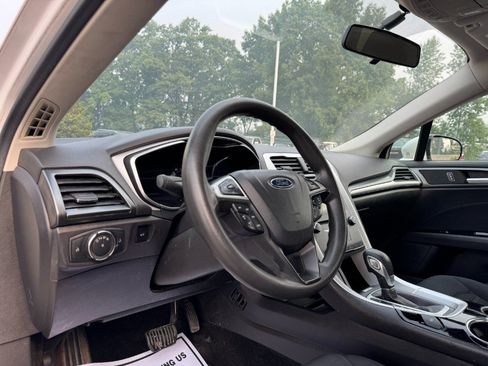 Used 2015 Ford Fusion SE FWD image 14