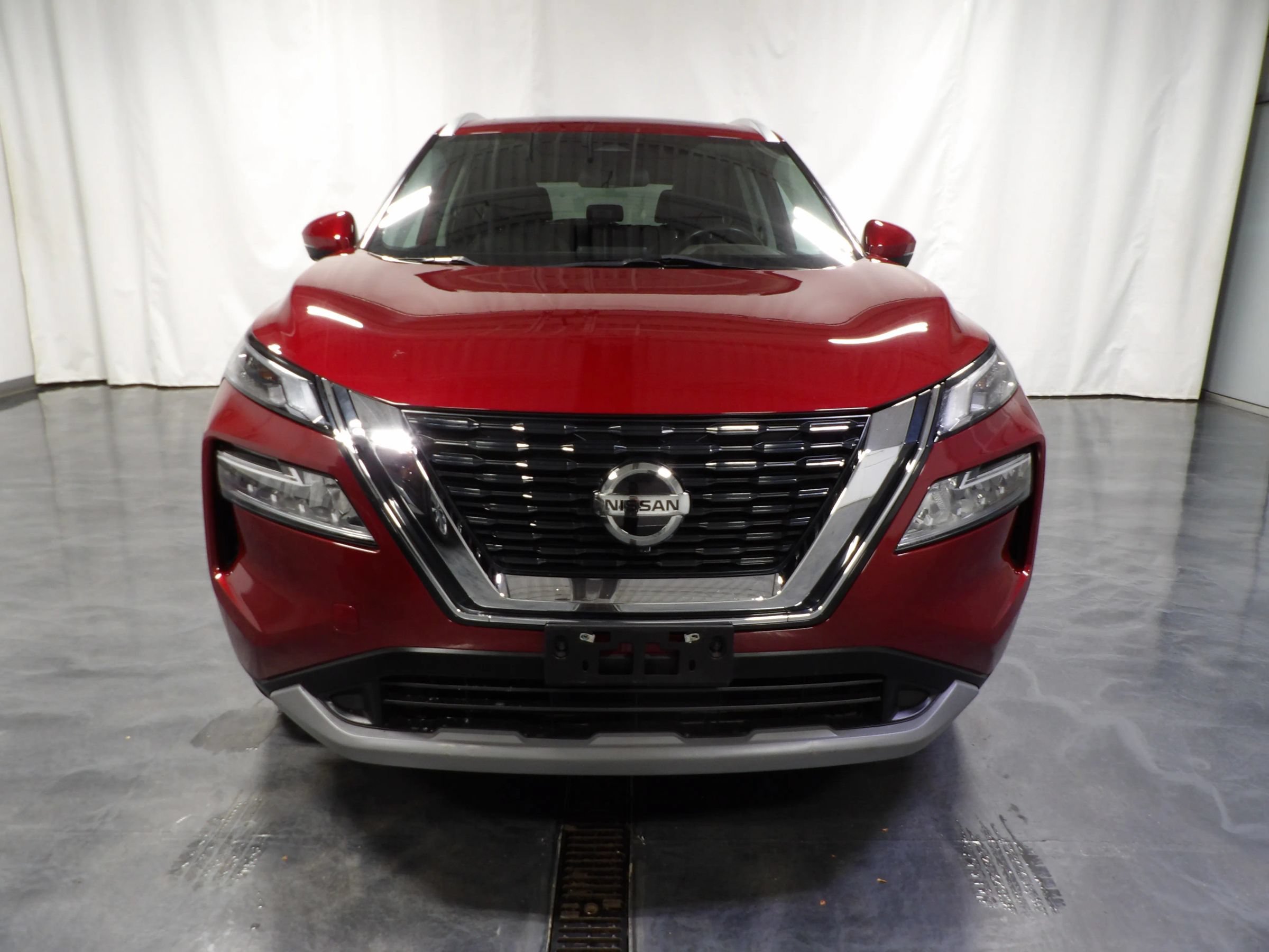 Used 2021 Nissan Rogue SV w/ Premium Package AWD/4WD image 2