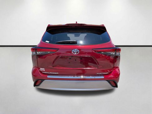 Used 2021 Toyota Highlander Platinum FWD image 5