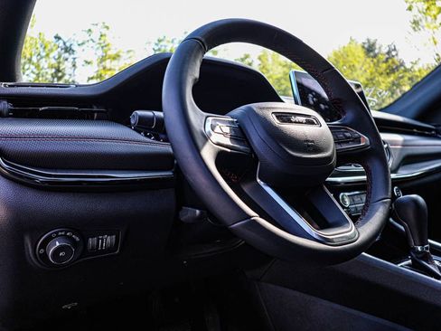 Used 2024 Jeep Compass Trailhawk image 18