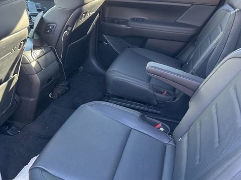 Used 2025 Hyundai Santa Fe Calligraphy image 11