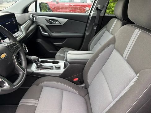 Used 2025 Chevrolet Blazer LT FWD image 3
