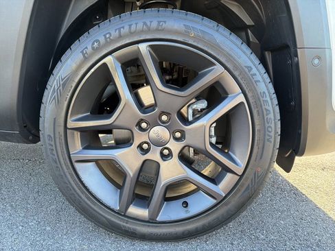 Used 2021 Jeep Renegade Latitude w/ Sun & Sound Group image 12