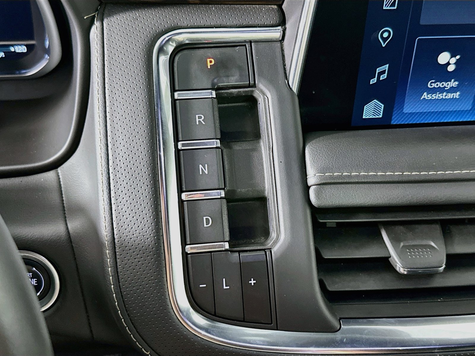 Used 2024 Chevrolet Tahoe Premier AWD/4WD image 18