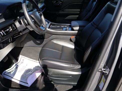 Used 2022 Lincoln Aviator AWD w/ Premium Package image 39