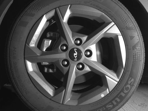 Used 2025 Kia K4 LXS image 12