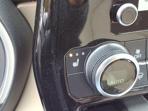 Used 2024 Toyota Highlander XLE image 19