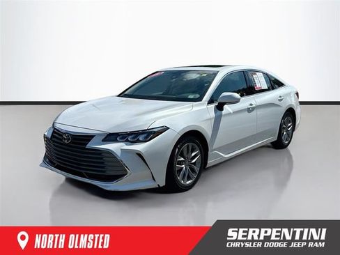 Used 2019 Toyota Avalon XLE w/ Moonroof Package FWD image 1
