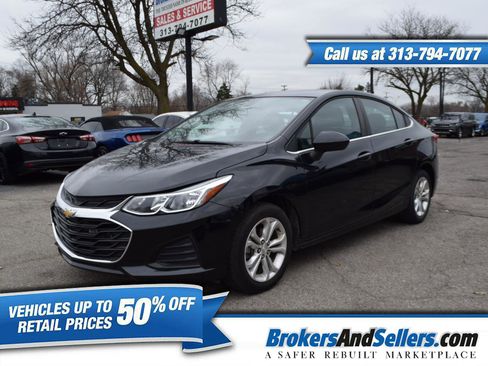 Used 2019 Chevrolet Cruze LT image 1
