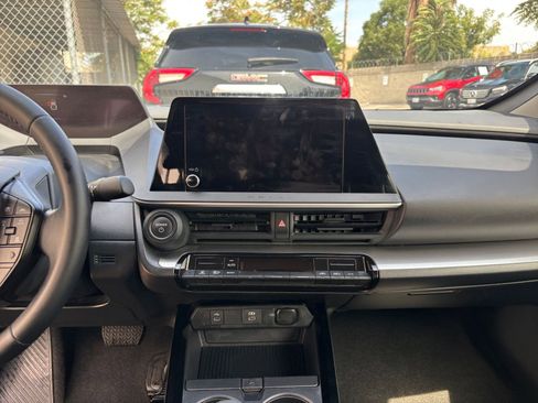 Used 2025 Toyota Prius LE image 18