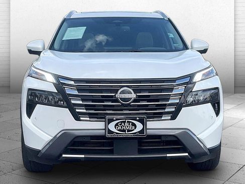 Used 2024 Nissan Rogue SL w/ SL Premium Package image 2