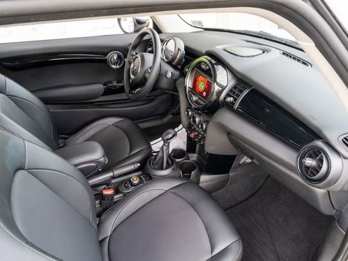 Used 2019 MINI Cooper 2-Door Hardtop image 23