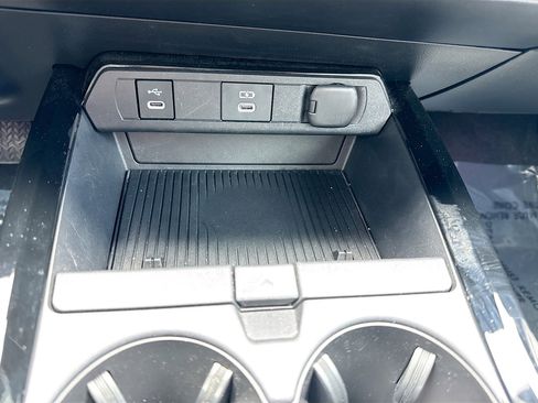 Used 2024 Toyota Prius Limited image 29