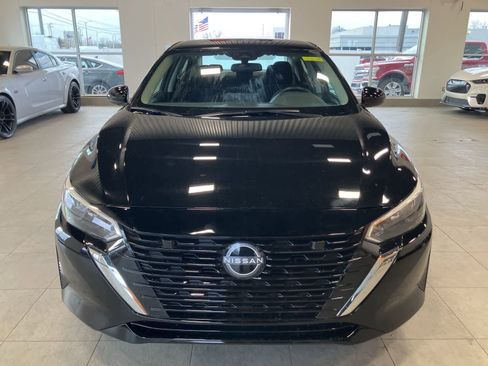 Used 2025 Nissan Sentra SV image 2