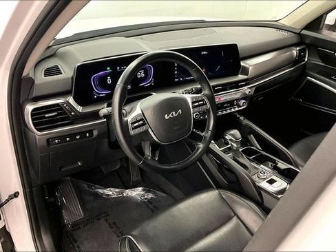 Used 2025 Kia Telluride S AWD/4WD image 16
