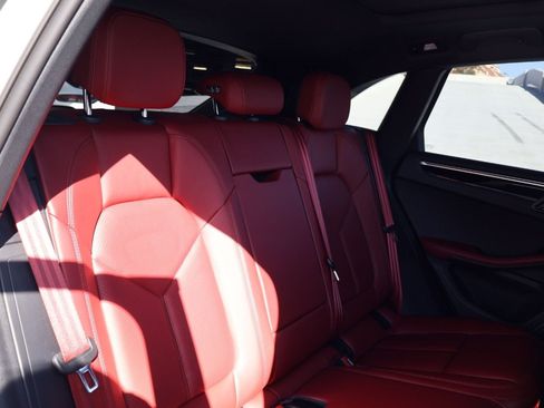 Certified 2024 Porsche Macan AWD/4WD image 23