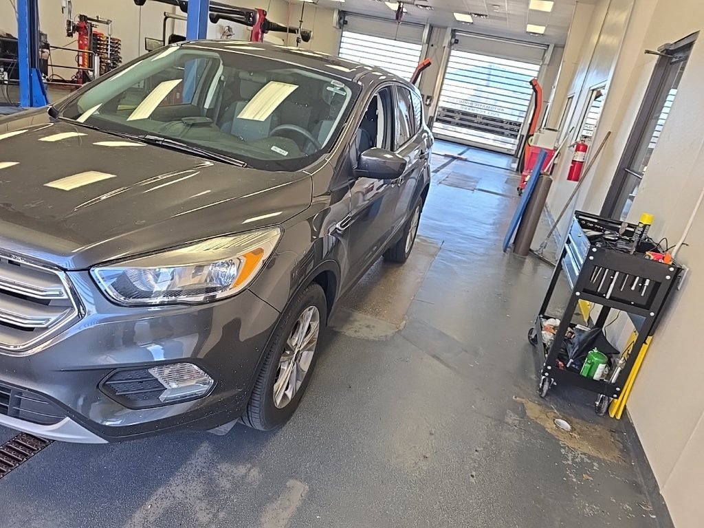 Used 2017 Ford Escape SE AWD/4WD image 3