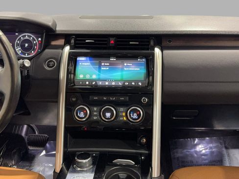 Used 2019 Land Rover Discovery HSE image 23
