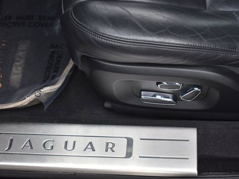 Used 2013 Jaguar XJ image 19