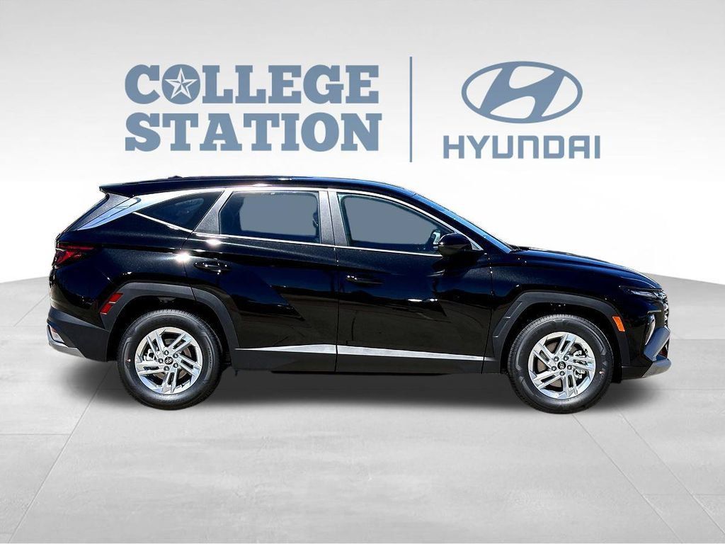 Used 2025 Hyundai Tucson SE FWD image 11