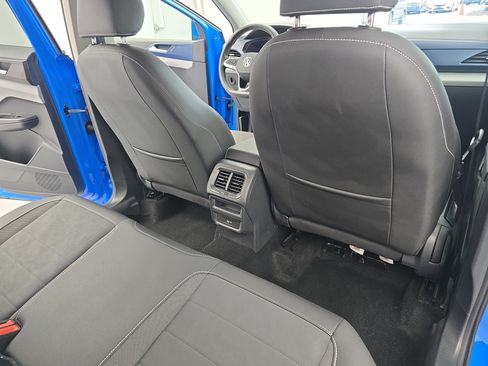 Certified 2023 Volkswagen Taos SE w/ Panoramic Sunroof Package FWD image 11