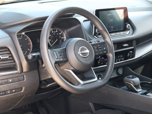 Used 2024 Nissan Rogue SV FWD image 12