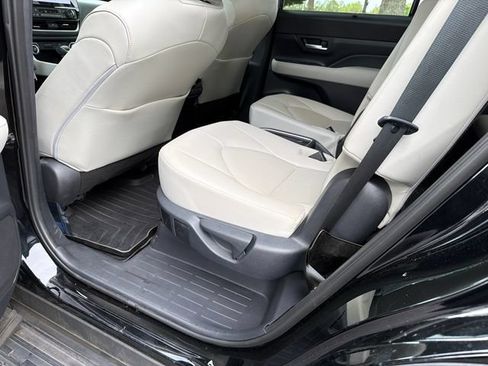 Used 2025 Toyota Grand Highlander FWD image 21